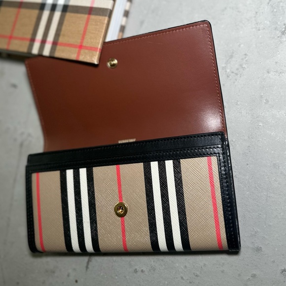 NEW BURBERRY HALTON STRIPED LOGO CONTINENTAL WALLET CLUTCH - Picture 10 of 15